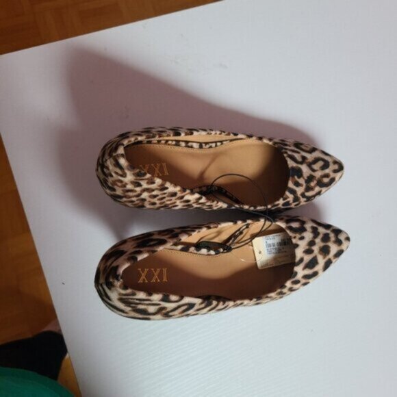 NWT Forever 21 Pointy Toe Animal Print Leopard Print Heels size 6 - Picture 6 of 8